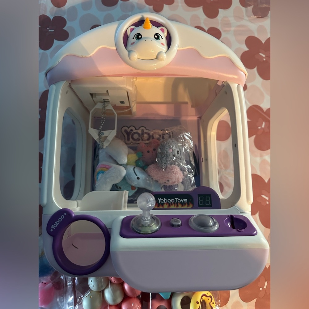 Kids claw machine
